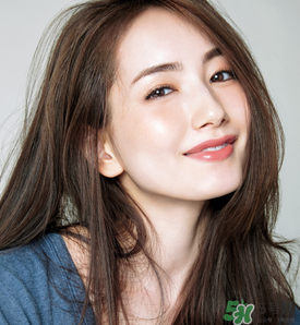磚紅色口紅配什么妝容？磚紅色口紅適合什么妝？