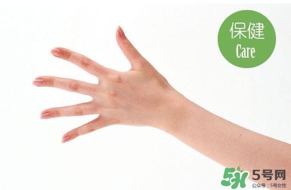 睡覺睡到半夜手麻是怎么回事？睡覺睡到半夜手麻怎么辦？