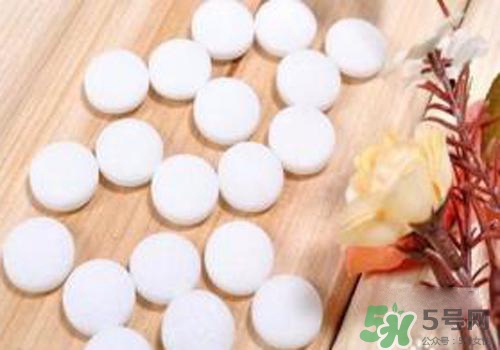 樟腦丸對(duì)跳蚤有用嗎？樟腦丸可以除跳蚤嗎？