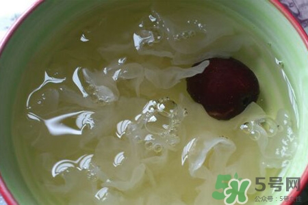 喝銀耳湯能補充膠原蛋白嗎？補充膠原蛋白的食物有哪些？