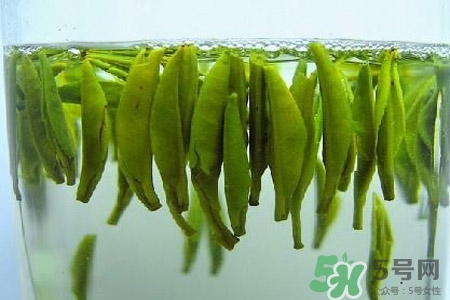 冬天可以喝綠茶嗎？冬天喝綠茶好還是紅茶好？