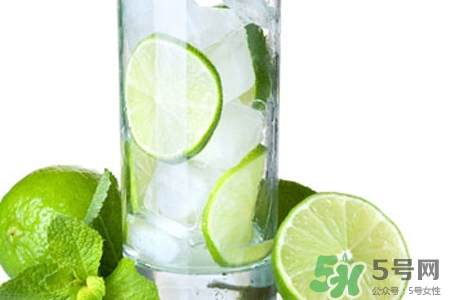 檸檬水可以用熱水泡嗎？檸檬水用涼水泡還是熱水泡？