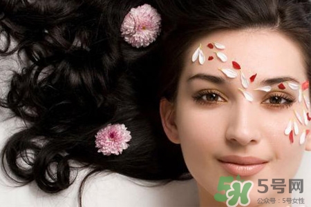 冬天適合什么味道的香水？女人冬天用香水的幾種絕招