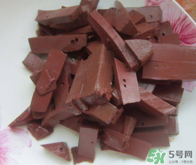 坐月子可以吃羊血嗎？坐月子能吃羊血嗎？