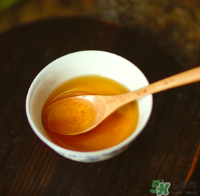 寶寶多大可以吃核桃油？寶寶吃核桃油的好處