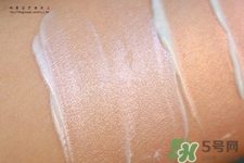 mac高光液試色 mac新晶亮潤(rùn)膚乳液試色