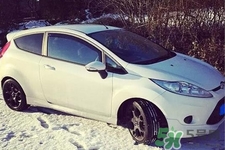 冬天早上車玻璃上的冰霜怎么弄？冬天早上車玻璃上的霧怎么弄？
