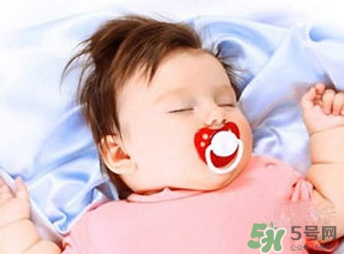 安撫奶嘴乳膠好還是硅膠好？怎么挑選安撫奶嘴？