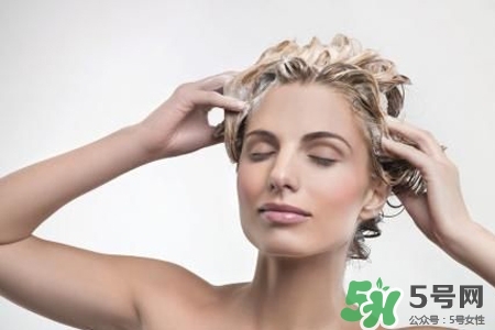 冬天洗冷水澡好嗎？冬天洗冷水澡的好處與壞處