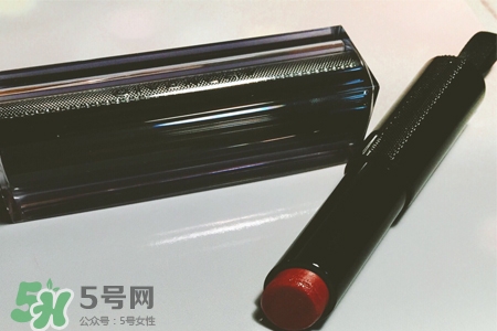 紀(jì)梵希新禁忌之吻唇膏有幾個顏色?紀(jì)梵希禁忌之吻唇膏新舊區(qū)別 紀(jì)梵希新禁忌之吻唇膏有幾個顏色?紀(jì)梵希禁忌之吻唇膏新舊區(qū)別
