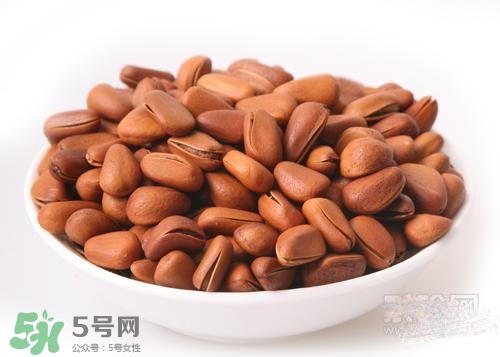 松子和核桃哪個(gè)營(yíng)養(yǎng)價(jià)值更高？松子和核桃哪個(gè)更容易發(fā)胖？