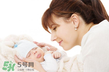 喂母乳乳房會下垂嗎？喂母乳會導致胸部下垂嗎？