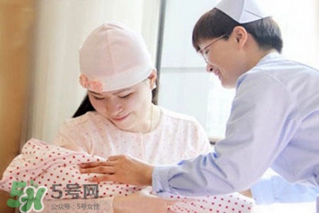 喂母乳乳房會下垂嗎？喂母乳會導致胸部下垂嗎？