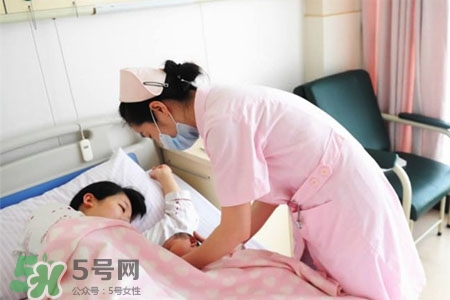 喂母乳為什么會(huì)胸部下垂？正確哺乳不會(huì)導(dǎo)致胸部下垂