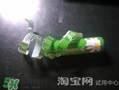 小甘菊唇膏小孩能用嗎？herbacin賀本清小甘菊唇膏小孩可以用嗎？