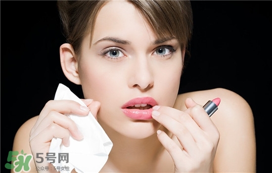 防曬唇膏要卸妝嗎？防曬唇膏晚上可以用嗎？