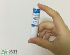 依泉和dhc唇膏哪個好？依泉唇膏和dhc唇膏哪個好？