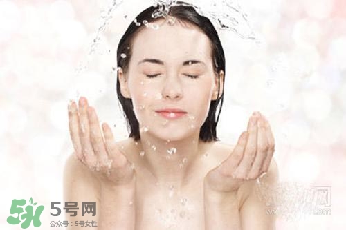 封閉性粉刺用什么洗臉？封閉性粉刺怎么洗臉？