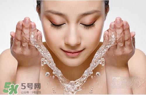 封閉性粉刺用什么洗臉？封閉性粉刺怎么洗臉？