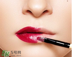 唇彩保質(zhì)期一般是多久？唇彩過(guò)期了還能用嗎？
