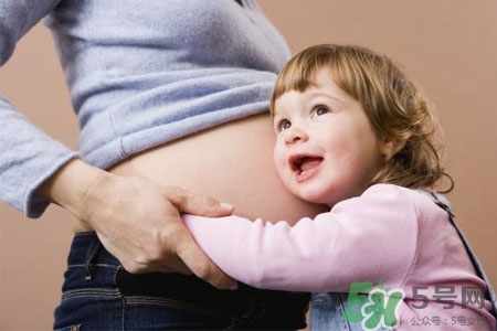 母乳和奶粉混合喂養(yǎng)好嗎？母乳和奶粉可以混在一起吃嗎？