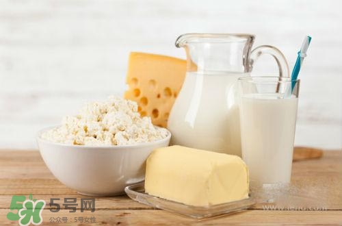 長(zhǎng)痘痘補(bǔ)充什么維生素？長(zhǎng)痘痘補(bǔ)充維生素b嗎？