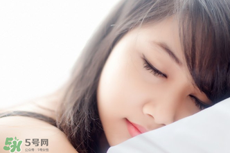 乳腺增生和乳腺結(jié)節(jié)的區(qū)別？乳腺增生和乳腺結(jié)節(jié)哪個(gè)嚴(yán)重