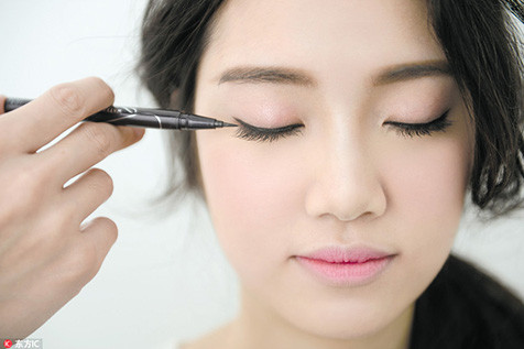 美瞳線怎么畫隱形_眼線怎么畫看不出來(lái)？