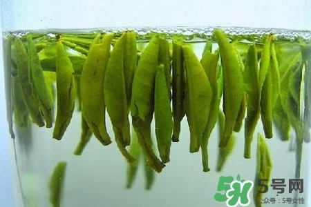 口含茶葉能治口臭嗎？口含茶葉有什么作用？