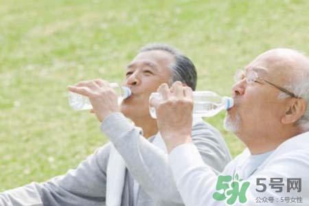 老年人免疫力低下吃什么好？老人免疫力低下吃什么好？