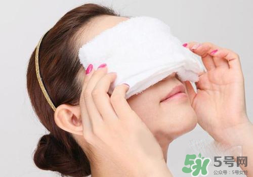 眼皮跳是冷敷還是熱敷？眼皮跳怎么辦？