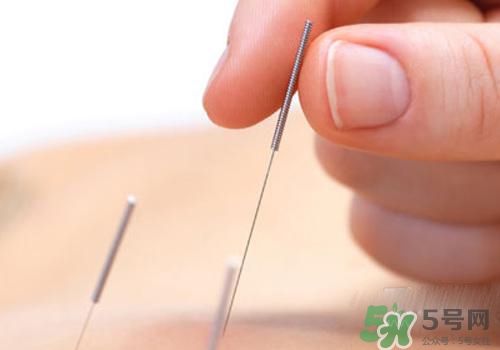 眼皮跳是冷敷還是熱敷？眼皮跳怎么辦？