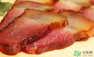 腌咸肉一斤肉放多少鹽？腌咸肉一斤肉放鹽比例