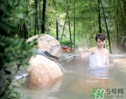 泡溫泉后要洗澡嗎？泡完溫泉后多久可以洗澡？