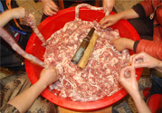 灌香腸的腸衣是什么？香腸的腸衣是什么做的？