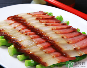 腌肉發(fā)霉了還能吃嗎？腌肉長霉怎么辦？