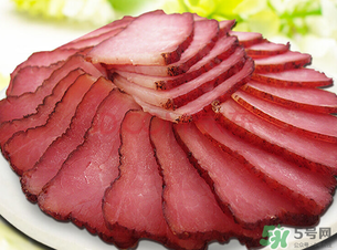 腌肉發(fā)霉了還能吃嗎？腌肉長霉怎么辦？