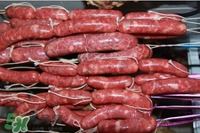 炒臘腸用先蒸熟嗎？臘腸不蒸直接炒行嗎？