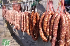 臘腸是曬干好還是風(fēng)干好？臘腸是曬干好還是陰干好？