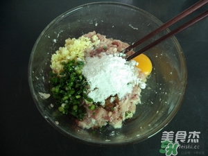 肉丸子可以用面粉嗎？肉丸子用什么粉？
