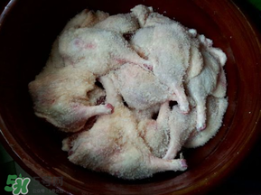 腌鴨腿放多少鹽？腌鴨腿要多少鹽一斤？