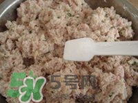 做藕丸子要放多少鹽？一斤藕做藕圓子放多少鹽合適？