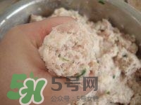 做藕丸子要放多少鹽？一斤藕做藕圓子放多少鹽合適？