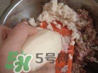 做藕丸子要放多少鹽？一斤藕做藕圓子放多少鹽合適？