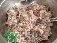 做藕丸子要放多少鹽？一斤藕做藕圓子放多少鹽合適？