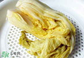 腌酸菜放多少鹽？腌酸菜放鹽比例
