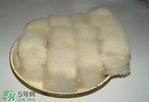 霉豆腐長黑毛能吃嗎？霉豆腐為什么長黑毛？
