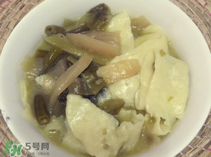 酸菜臭了還能吃嗎？酸菜臭了對身體有害嗎？