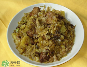 酸菜臭了還能吃嗎？酸菜臭了對身體有害嗎？