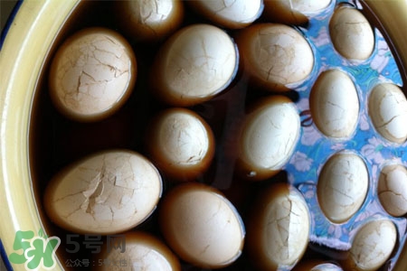 腌雞蛋沒有壇子怎么辦？腌雞蛋用鐵盆可以嗎？